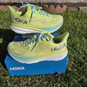Hoka One One Women Clifton 9 Lime Green Athletic Shoes Size 9.5